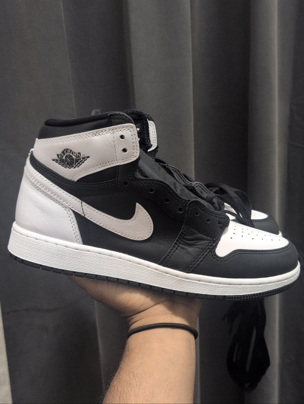 Kid's Gs Nike Jordan 1 Retro High OG Black White Size 7Y NWOB